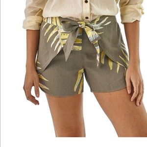 Patagonia GARDEN ISLAND 4” shorts- SIZE XS